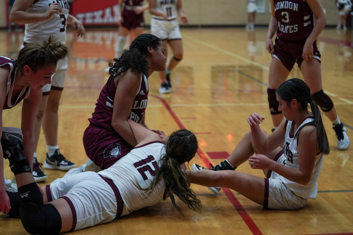 mathis-london-girls-basketball-playoffs00059